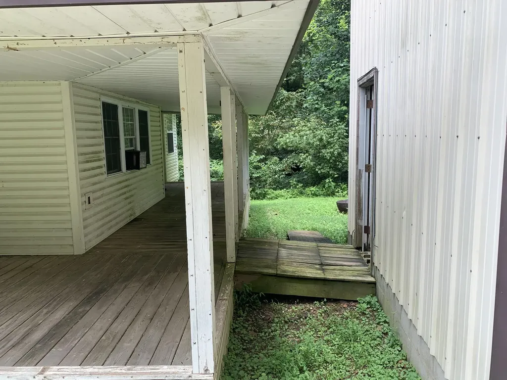 21818 State Route 3 Rush KY 41168