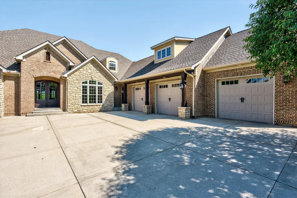 507 Avawam Drive Richmond KY 40475