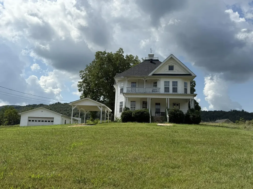 838 State Garage Road Albany KY 42602
