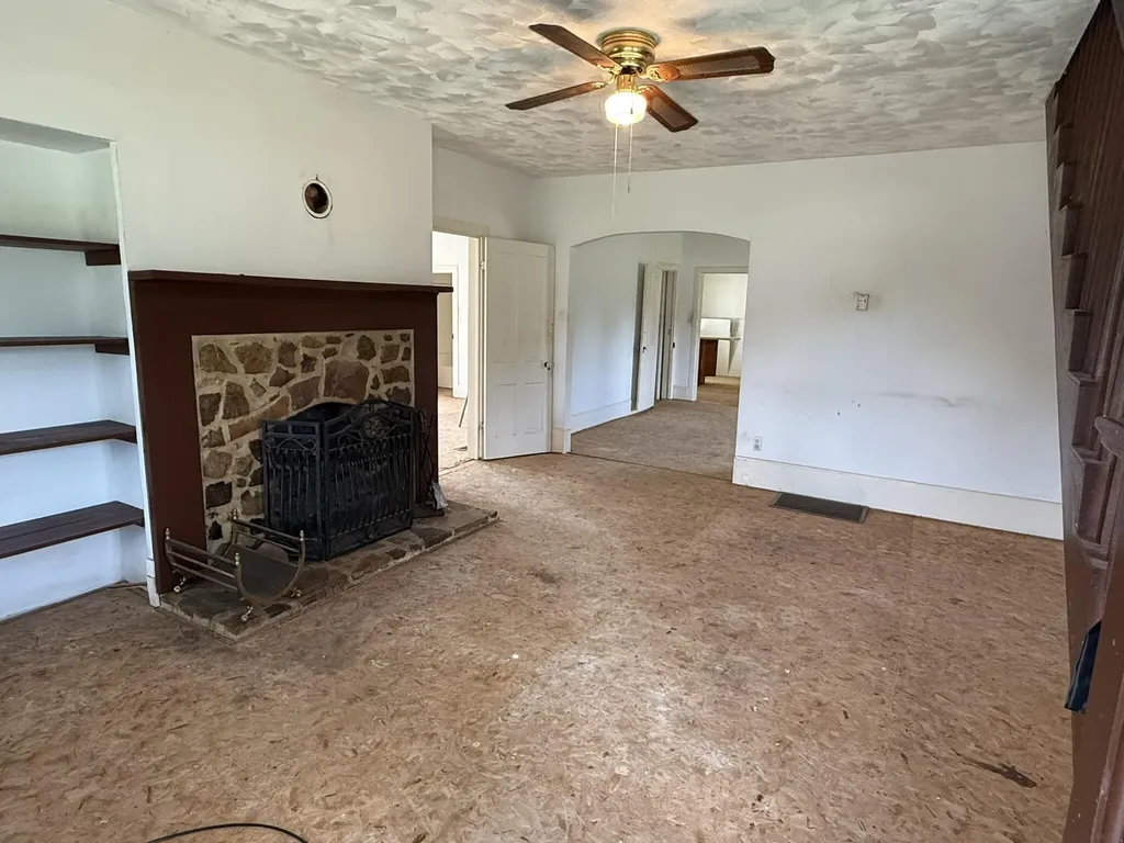 838 State Garage Road Albany KY 42602