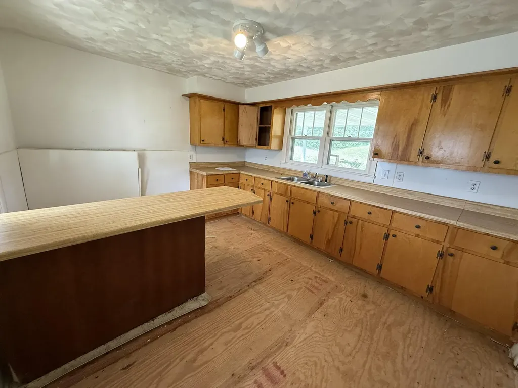 838 State Garage Road Albany KY 42602