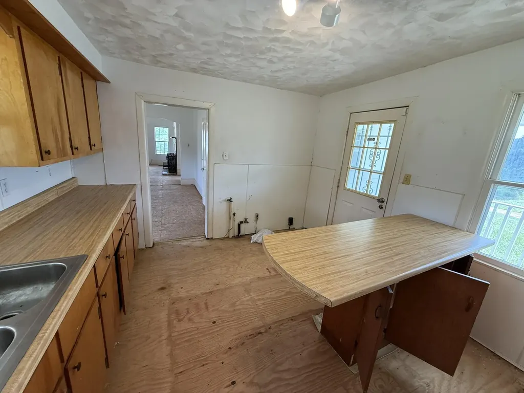 838 State Garage Road Albany KY 42602