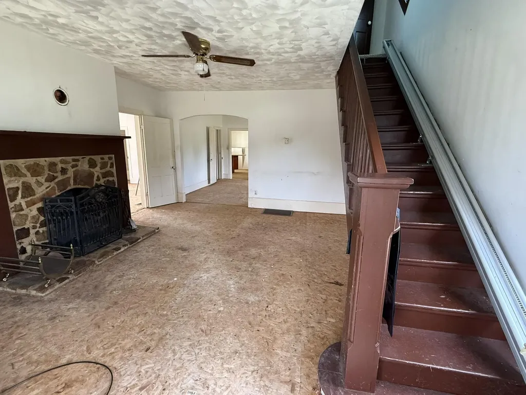 838 State Garage Road Albany KY 42602