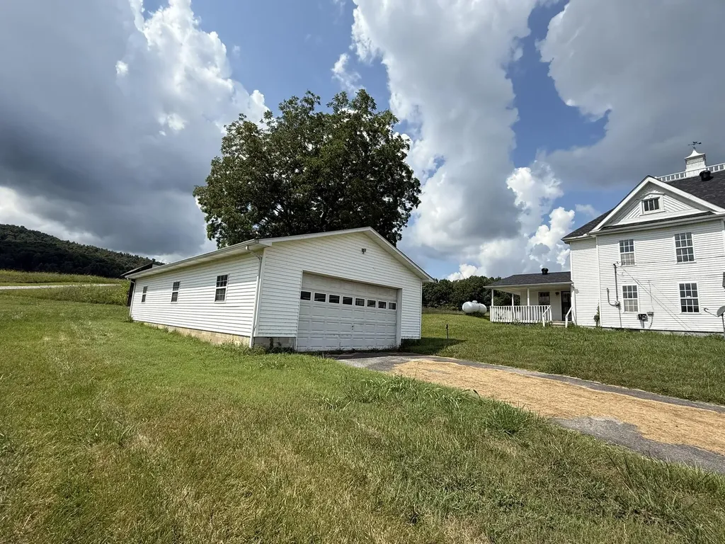 838 State Garage Road Albany KY 42602