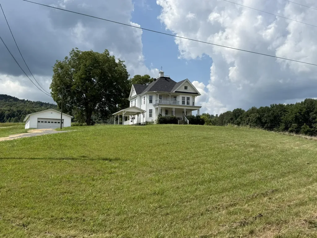 838 State Garage Road Albany KY 42602