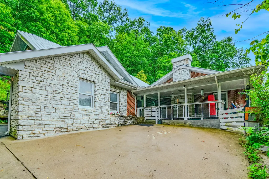 604 Highway 421 N Mckee KY 40447