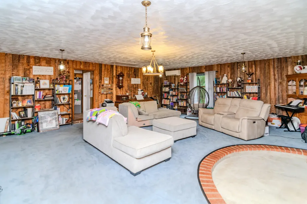 604 Highway 421 N Mckee KY 40447