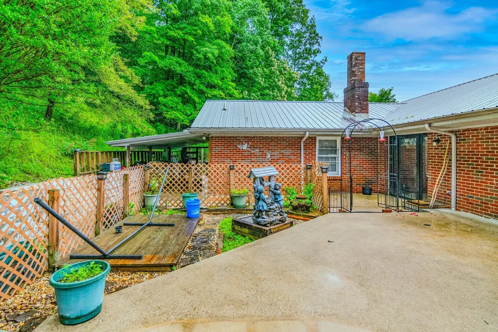 604 Highway 421 N Mckee KY 40447