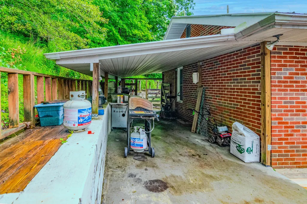 604 Highway 421 N Mckee KY 40447