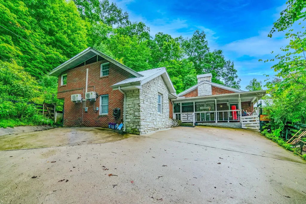 604 Highway 421 N Mckee KY 40447
