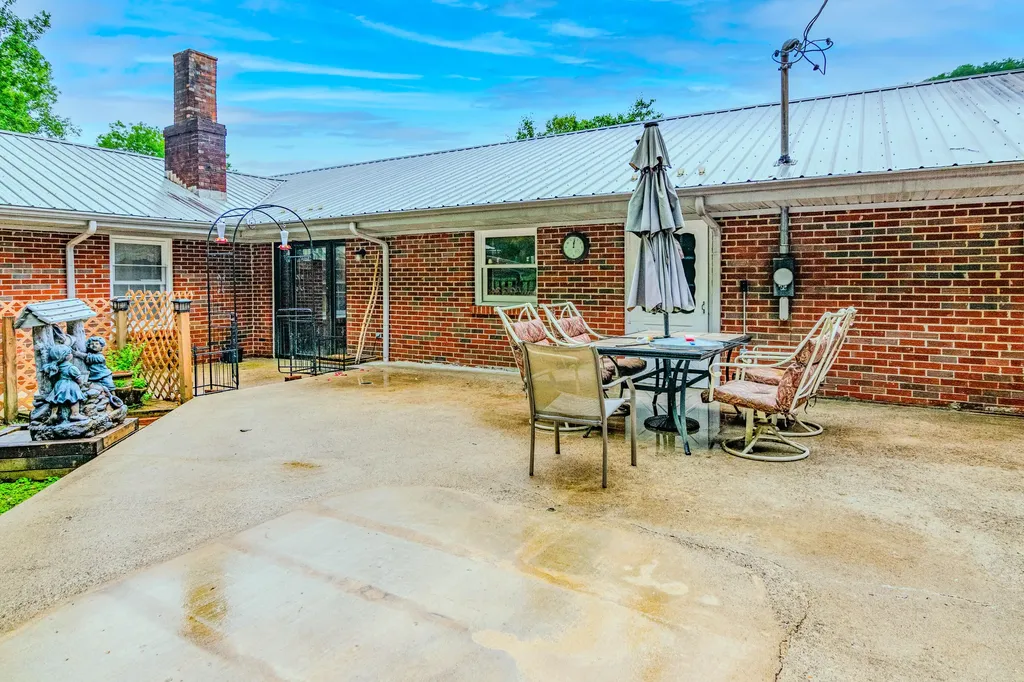 604 Highway 421 N Mckee KY 40447