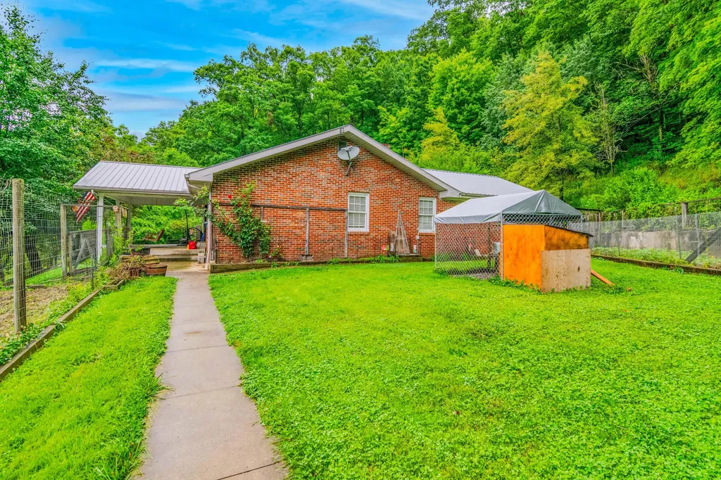 604 Highway 421 N Mckee KY 40447
