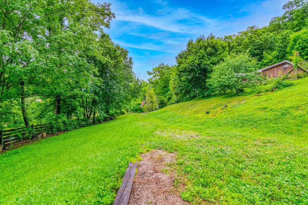 604 Highway 421 N Mckee KY 40447