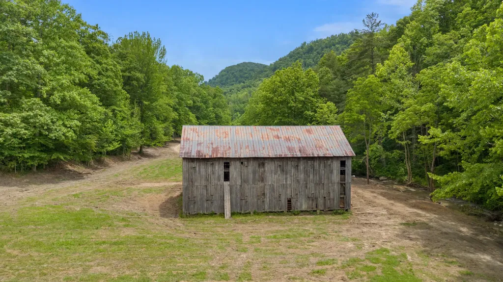 275 Horns River Road Irvine KY 40336