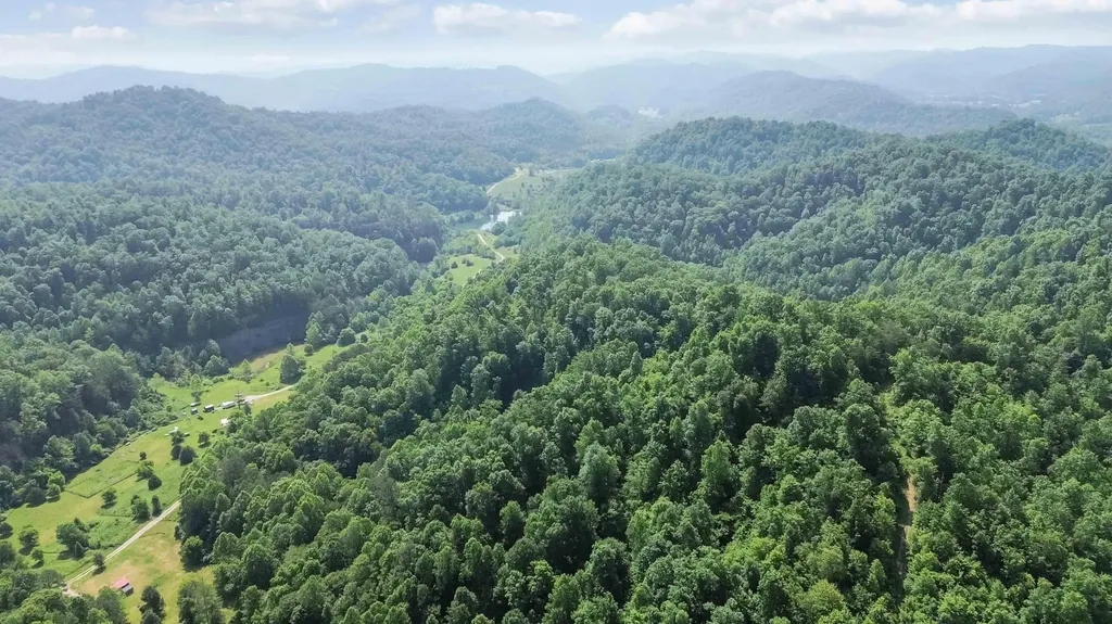 14 Lewis And Collins Road Manchester KY 40962