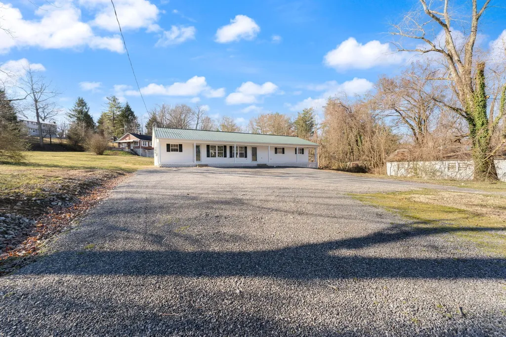 198 W Cumberland Avenue Jamestown KY 42629