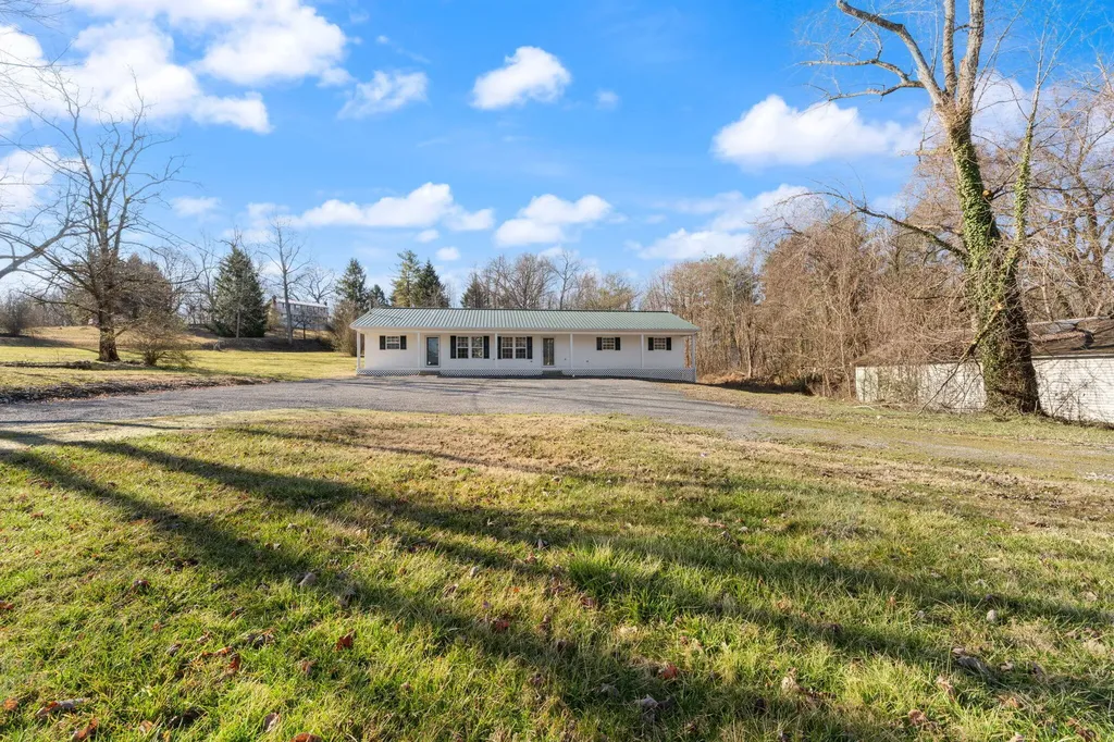 198 W Cumberland Avenue Jamestown KY 42629