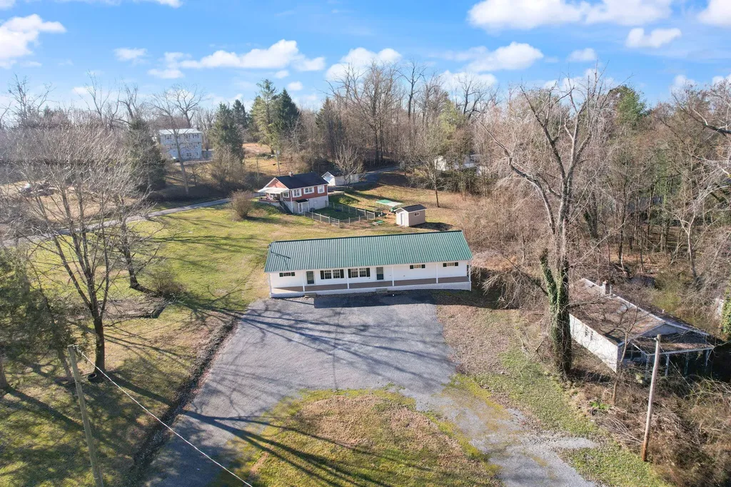 198 W Cumberland Avenue Jamestown KY 42629