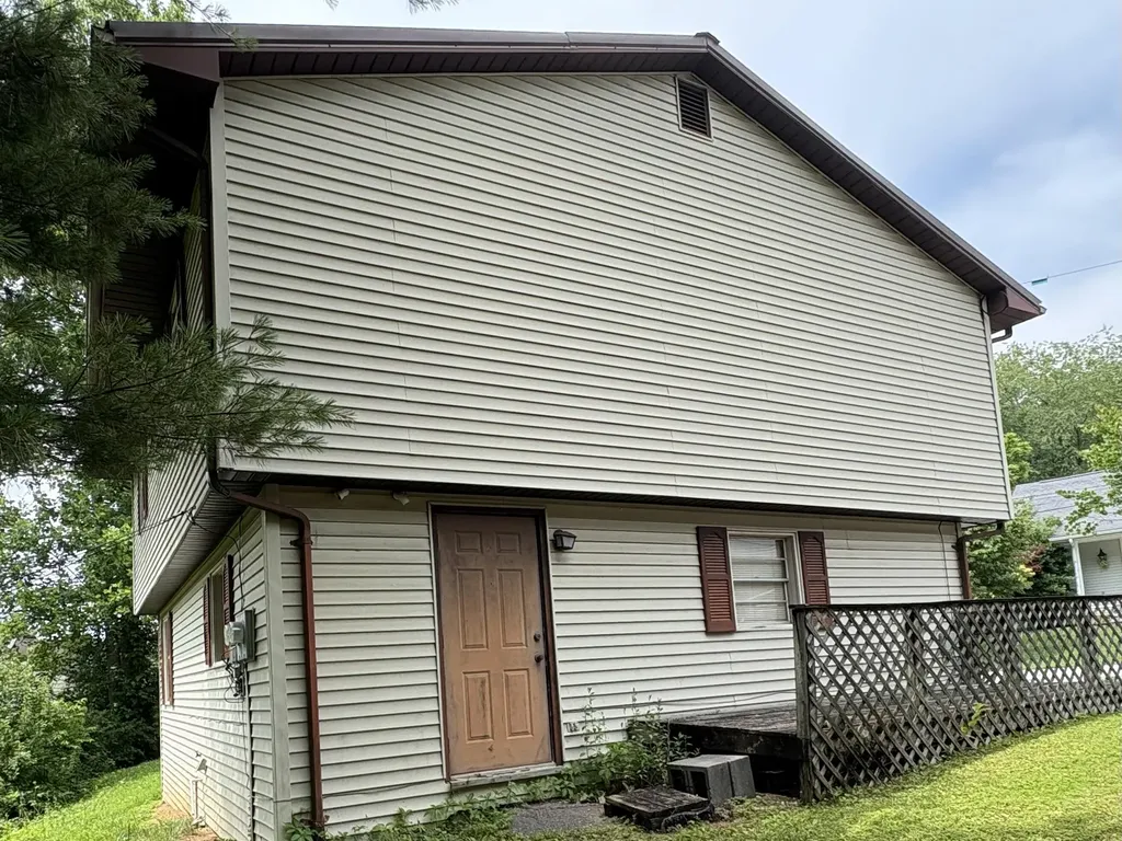 212 Maple Street Manchester KY 40962