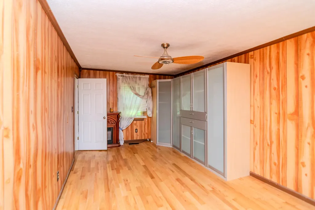 970 Highway 3001 Coalgood KY 40818