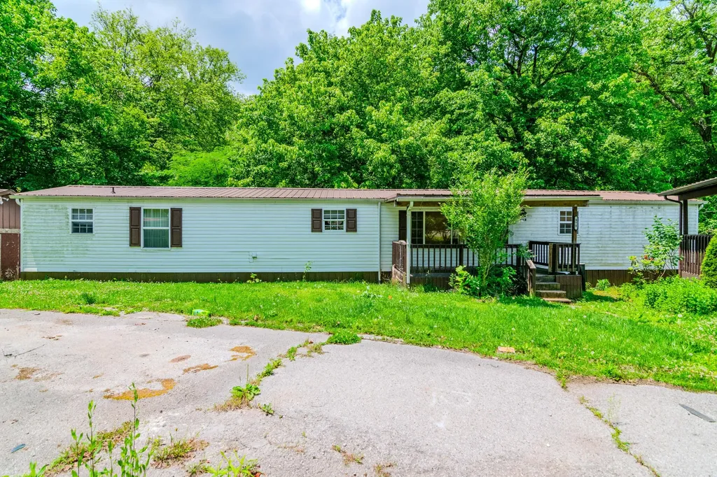 970 Highway 3001 Coalgood KY 40818