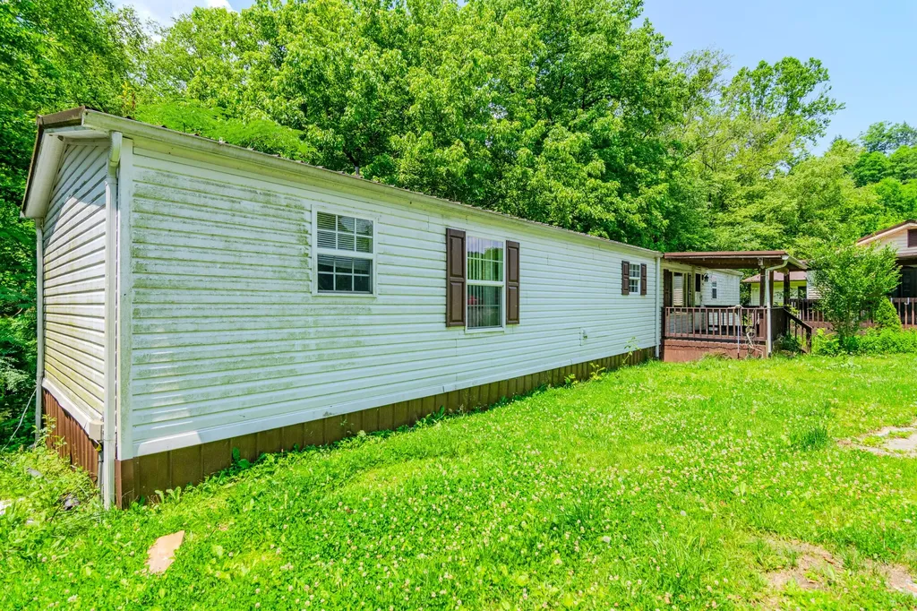 970 Highway 3001 Coalgood KY 40818