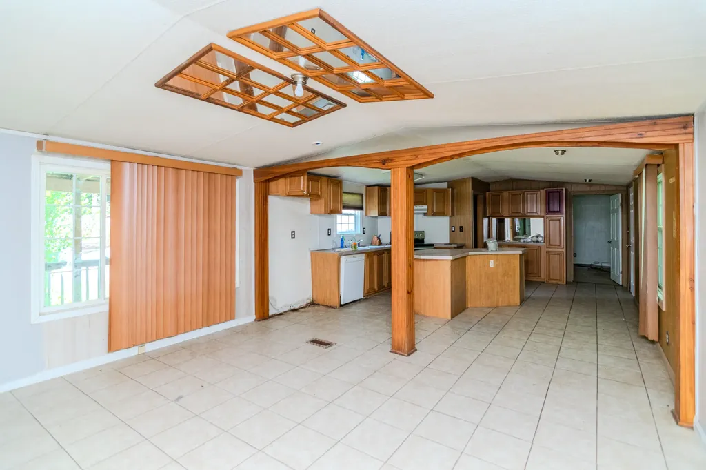 970 Highway 3001 Coalgood KY 40818