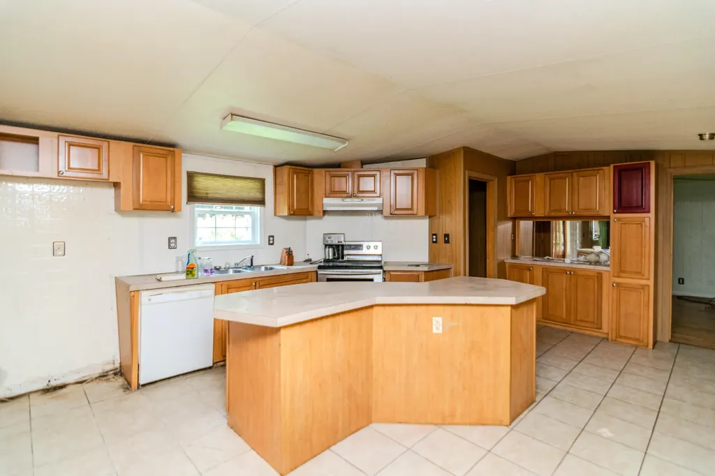 970 Highway 3001 Coalgood KY 40818