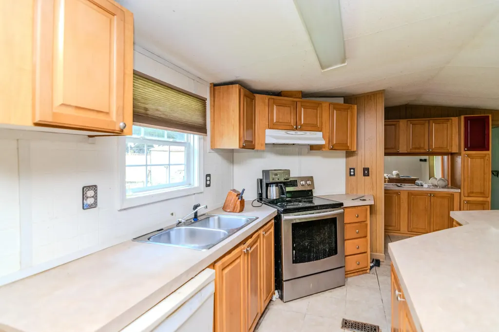 970 Highway 3001 Coalgood KY 40818