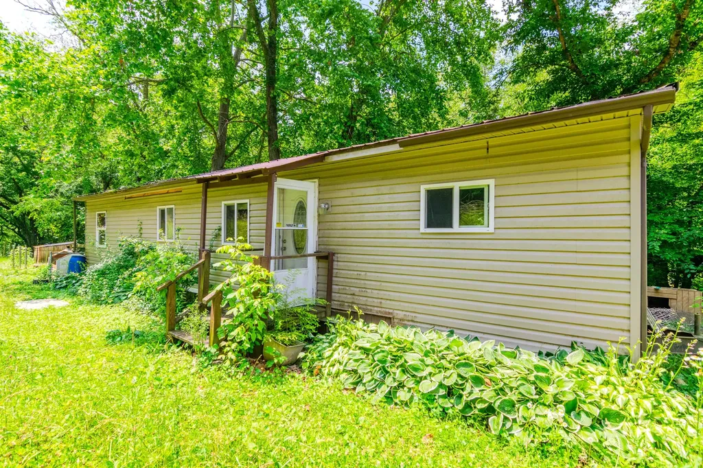 970 Highway 3001 Coalgood KY 40818