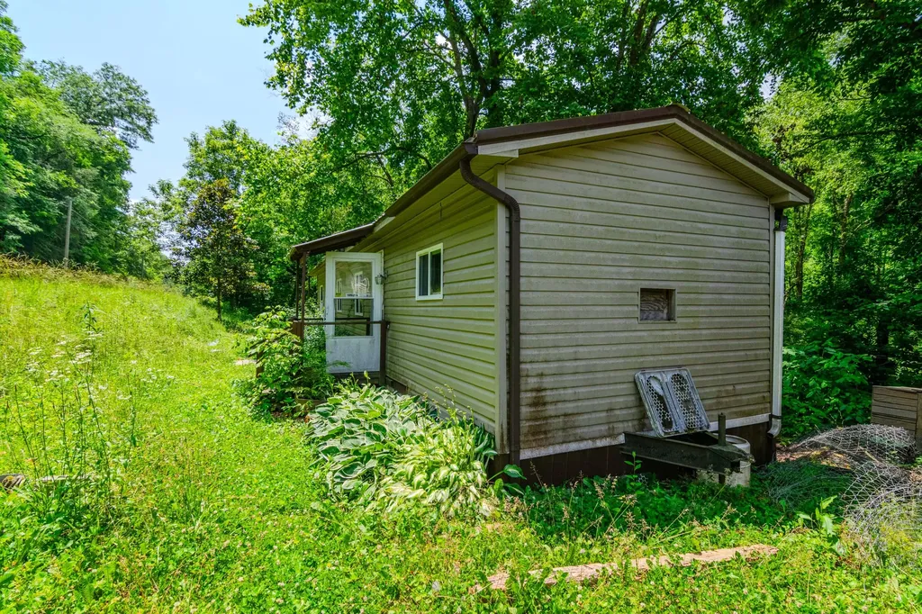 970 Highway 3001 Coalgood KY 40818