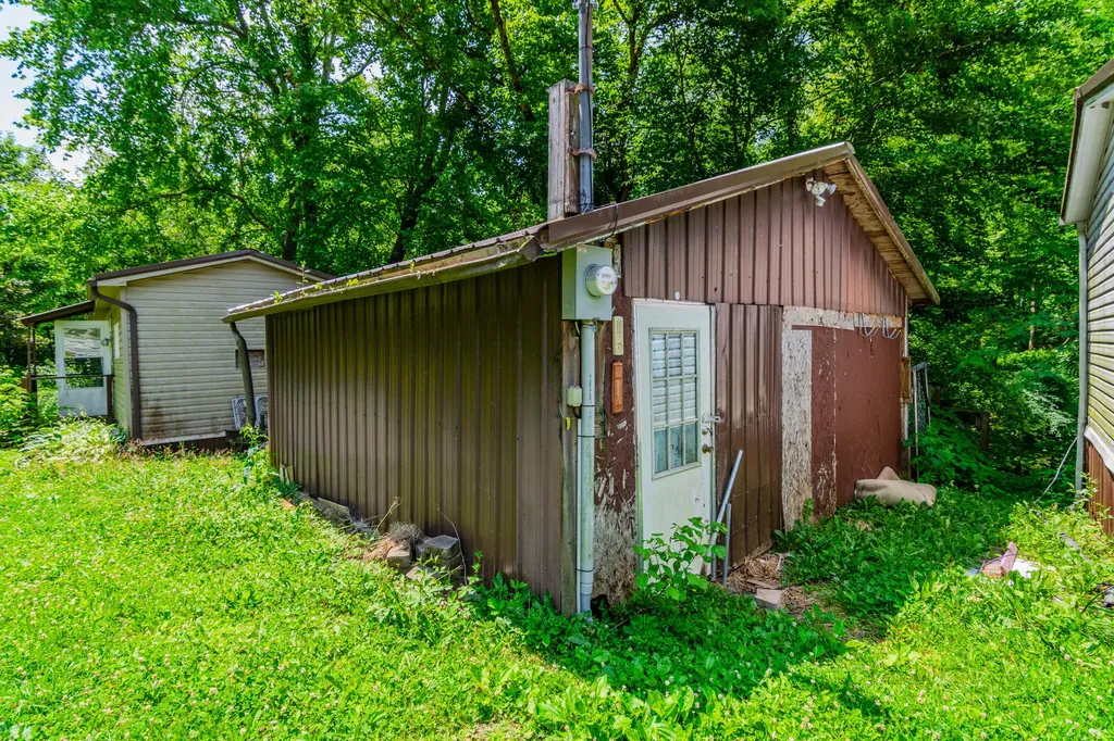 970 Highway 3001 Coalgood KY 40818