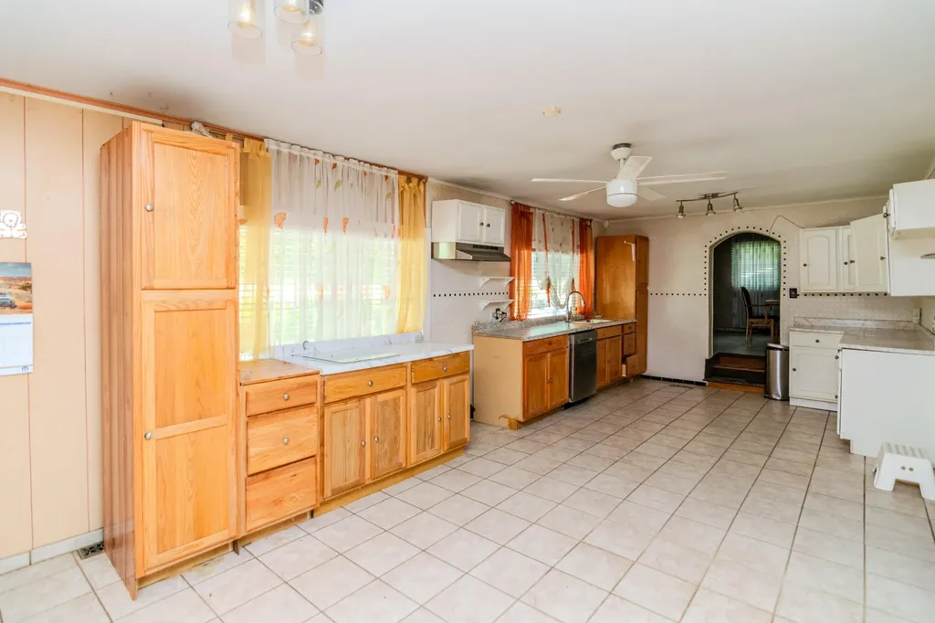 970 Highway 3001 Coalgood KY 40818