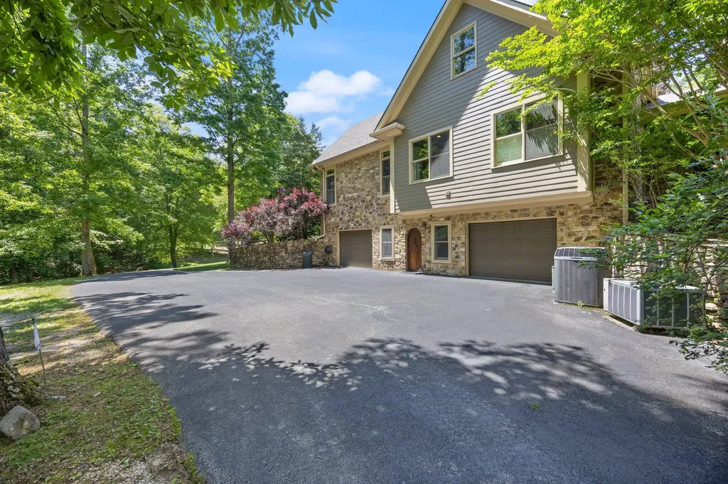 1360 State Highway 92 Jamestown KY 42629