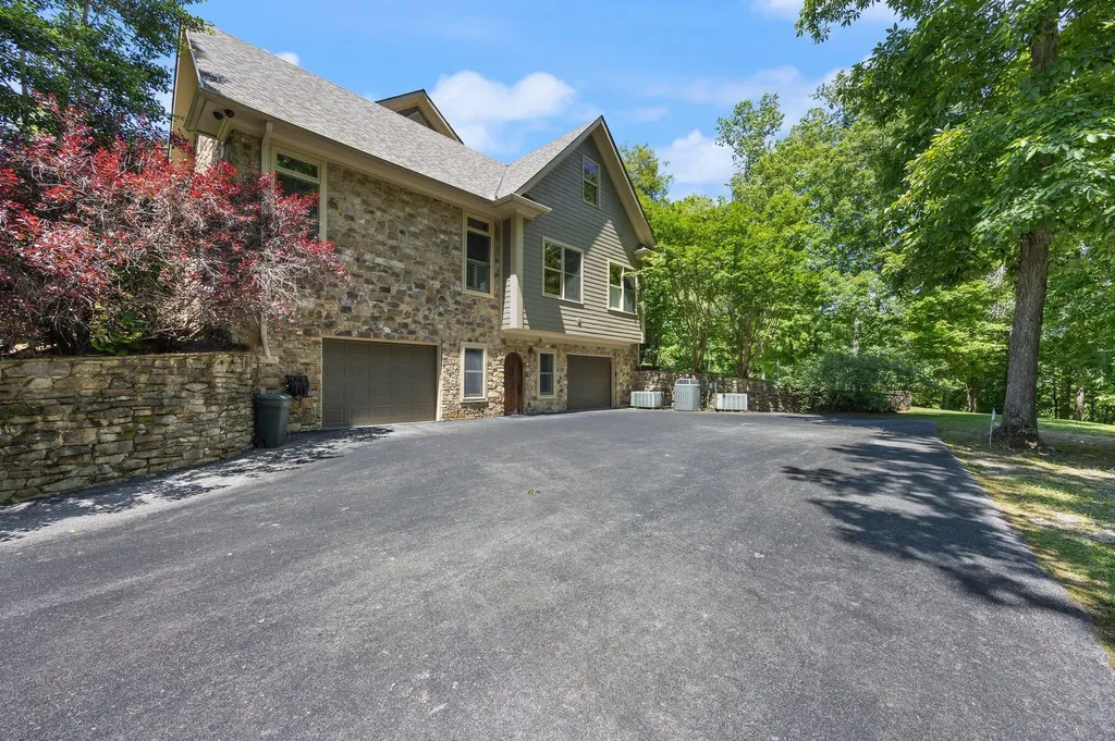 1360 State Highway 92 Jamestown KY 42629