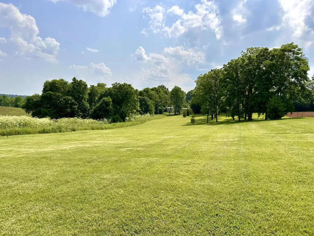 44 Magnolia Avenue Millersburg KY 40348