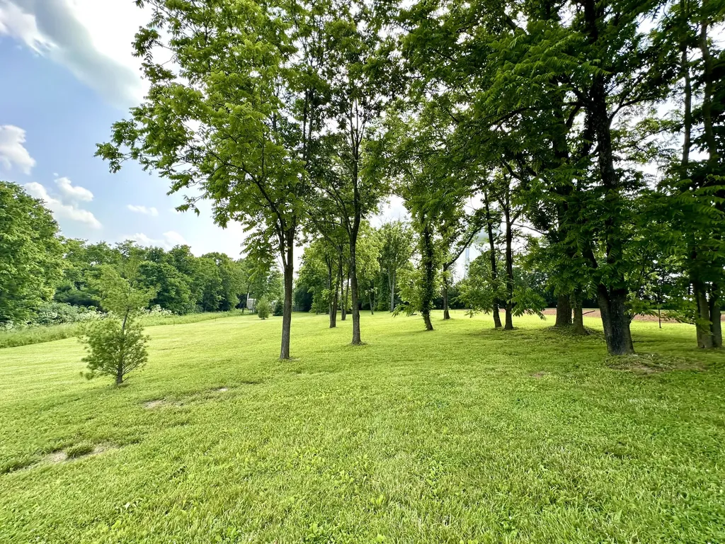 44 Magnolia Avenue Millersburg KY 40348