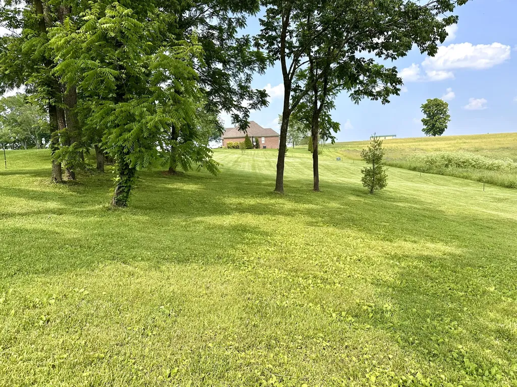 44 Magnolia Avenue Millersburg KY 40348