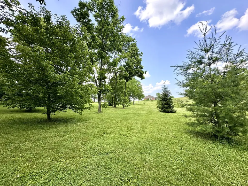 44 Magnolia Avenue Millersburg KY 40348