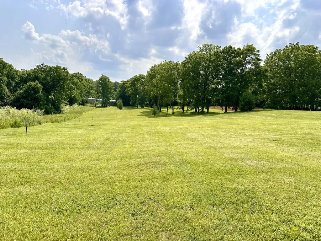 44 Magnolia Avenue Millersburg KY 40348