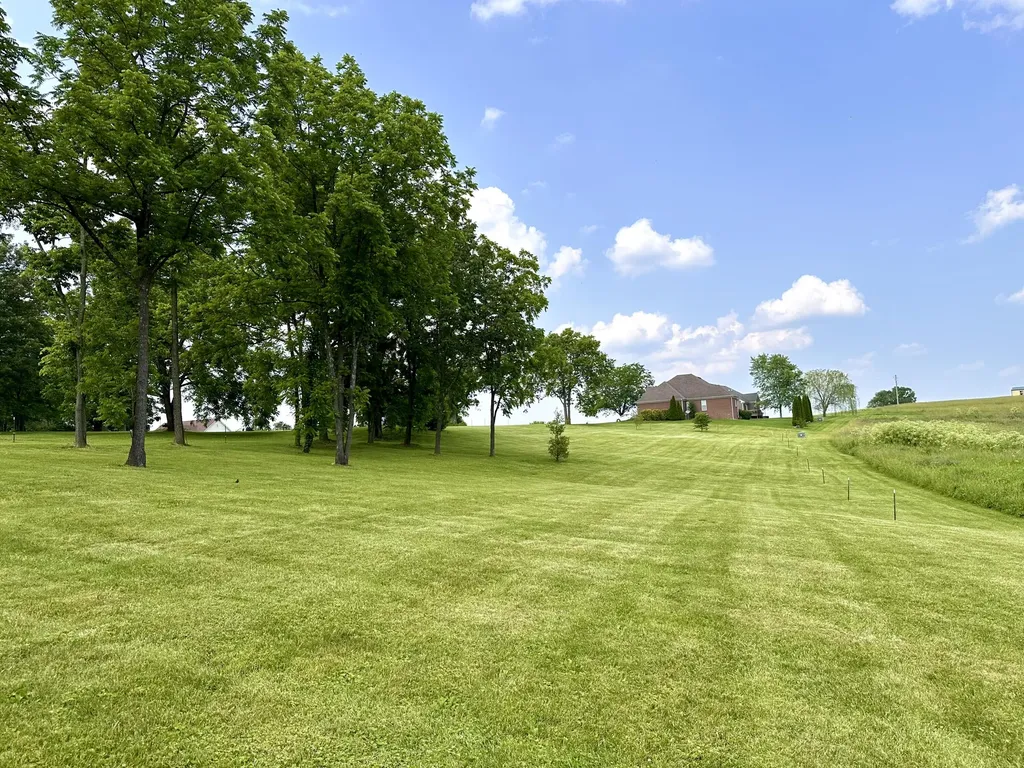 44 Magnolia Avenue Millersburg KY 40348