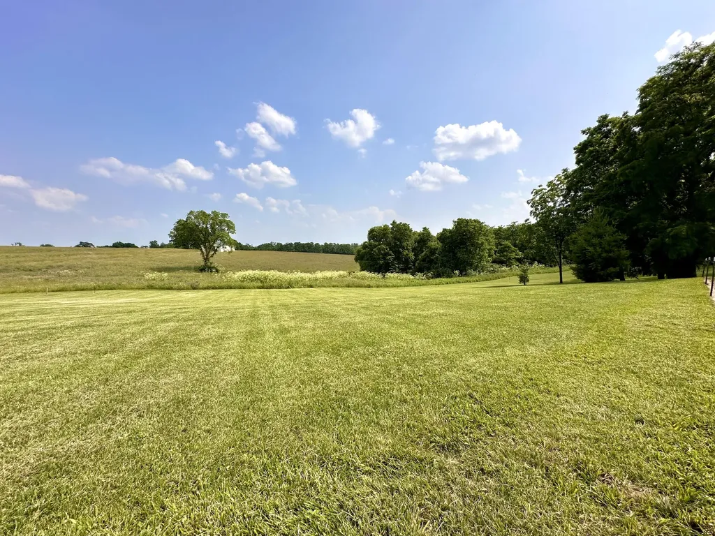 44 Magnolia Avenue Millersburg KY 40348