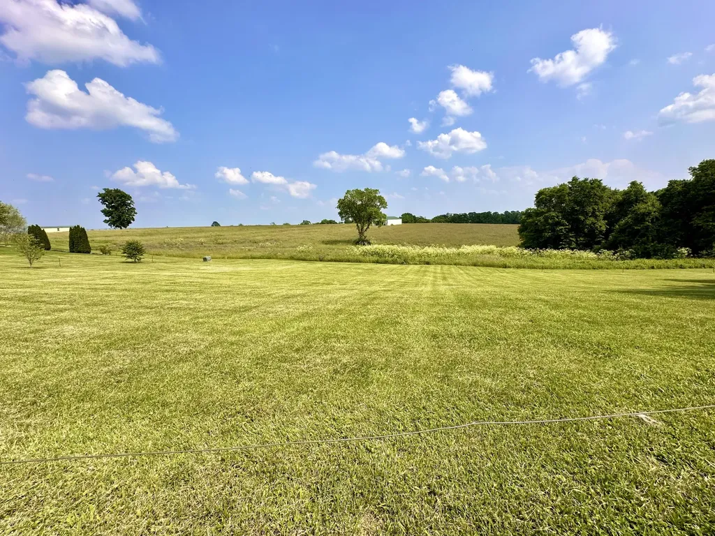 44 Magnolia Avenue Millersburg KY 40348