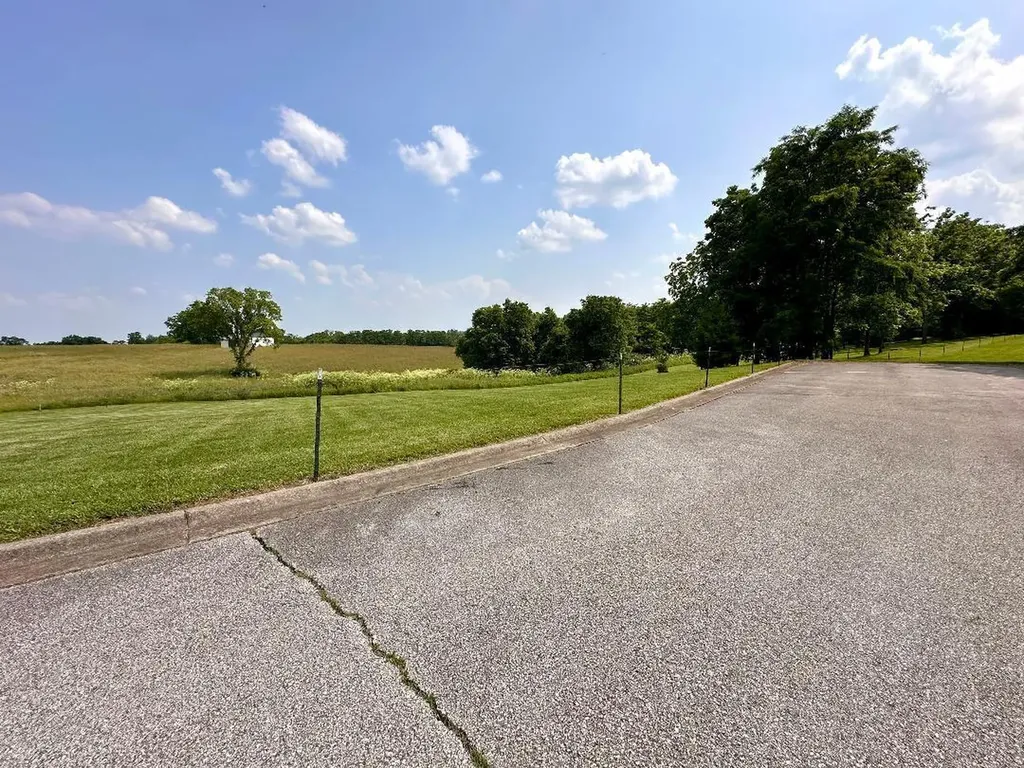 44 Magnolia Avenue Millersburg KY 40348