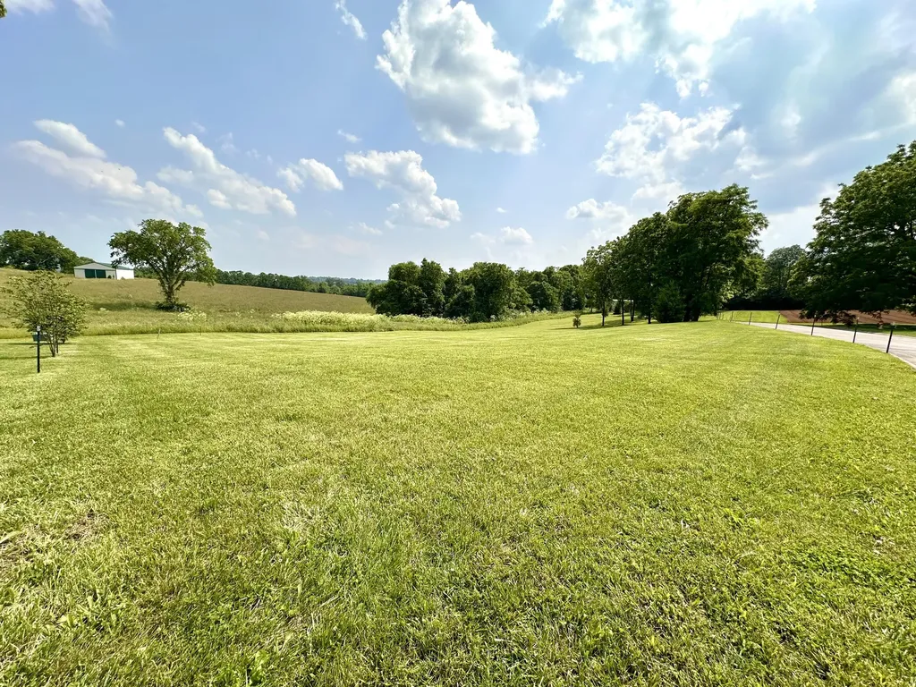 44 Magnolia Avenue Millersburg KY 40348