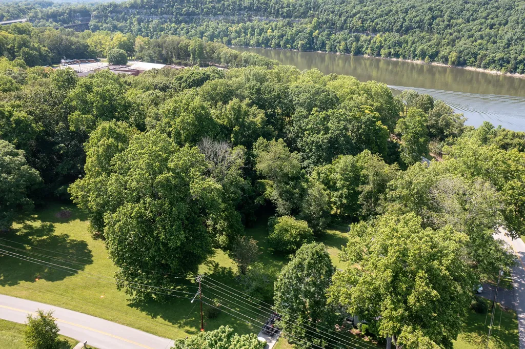 376 -a E French Avenue Burnside KY 41519