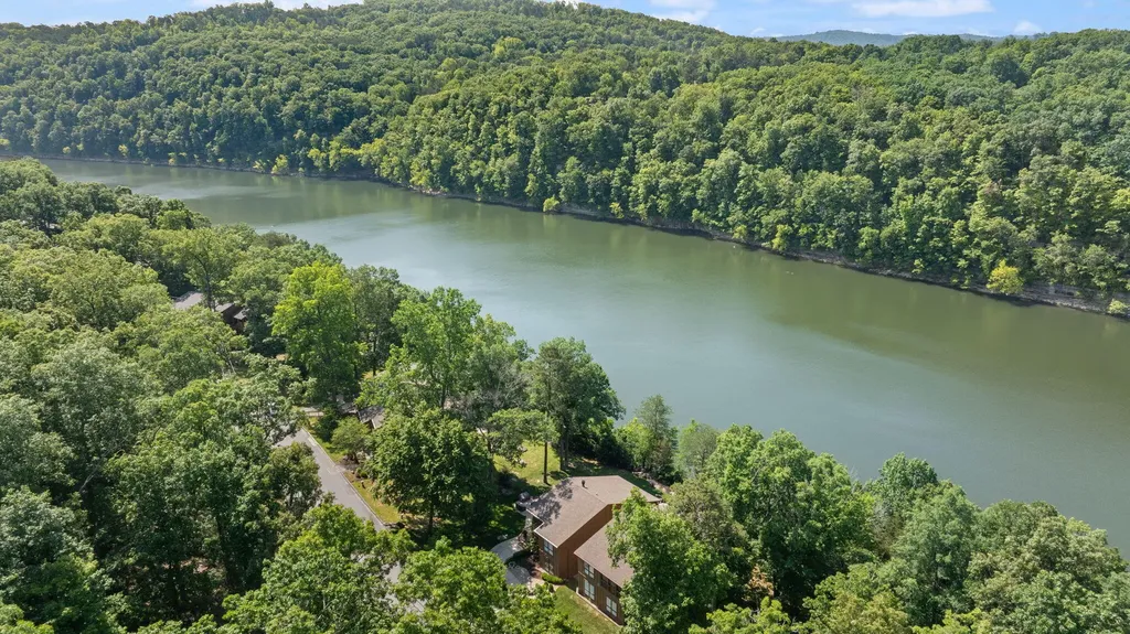94-3 Woodson Bend Resort Bronston KY 42518