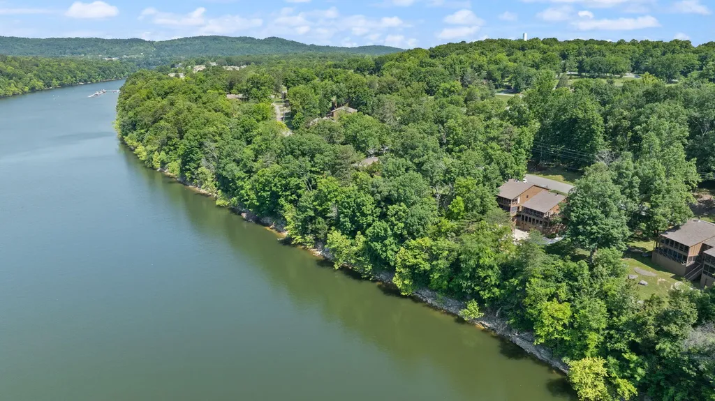 94-3 Woodson Bend Resort Bronston KY 42518