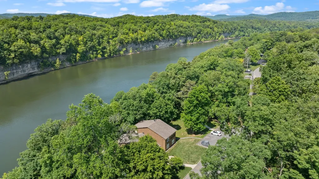 94-3 Woodson Bend Resort Bronston KY 42518