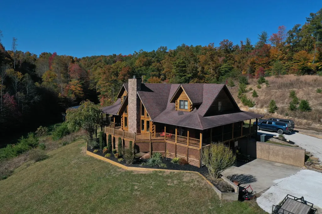431 Harold Luke Road Campton KY 41301